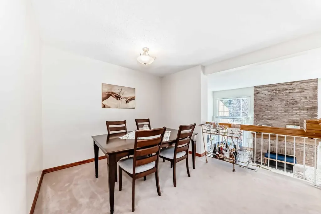 374 Point Mckay Gardens NW Calgary AB T3B 4V8
