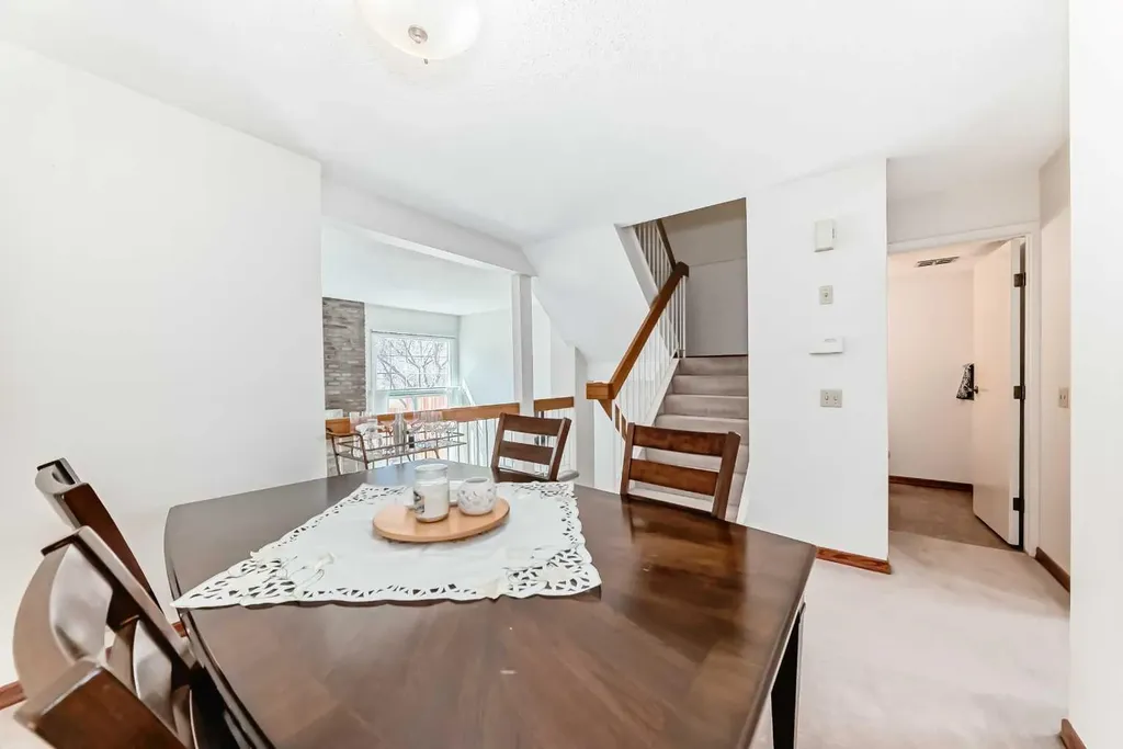 374 Point Mckay Gardens NW Calgary AB T3B 4V8