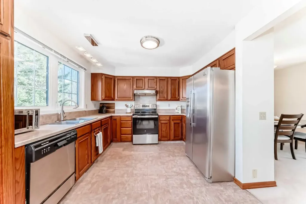 374 Point Mckay Gardens NW Calgary AB T3B 4V8