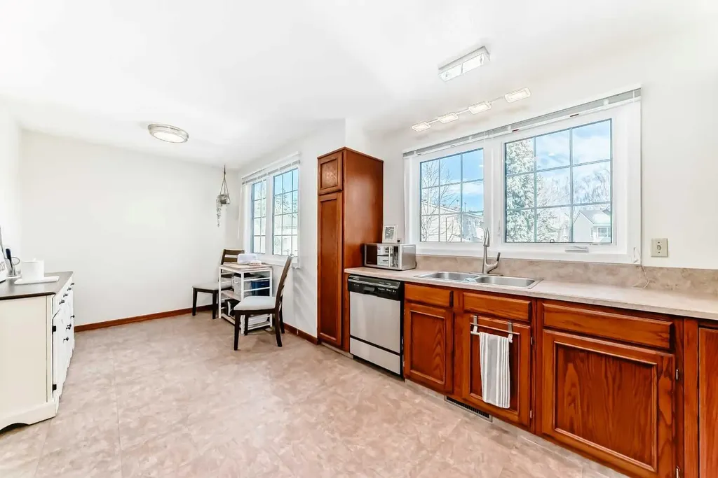 374 Point Mckay Gardens NW Calgary AB T3B 4V8