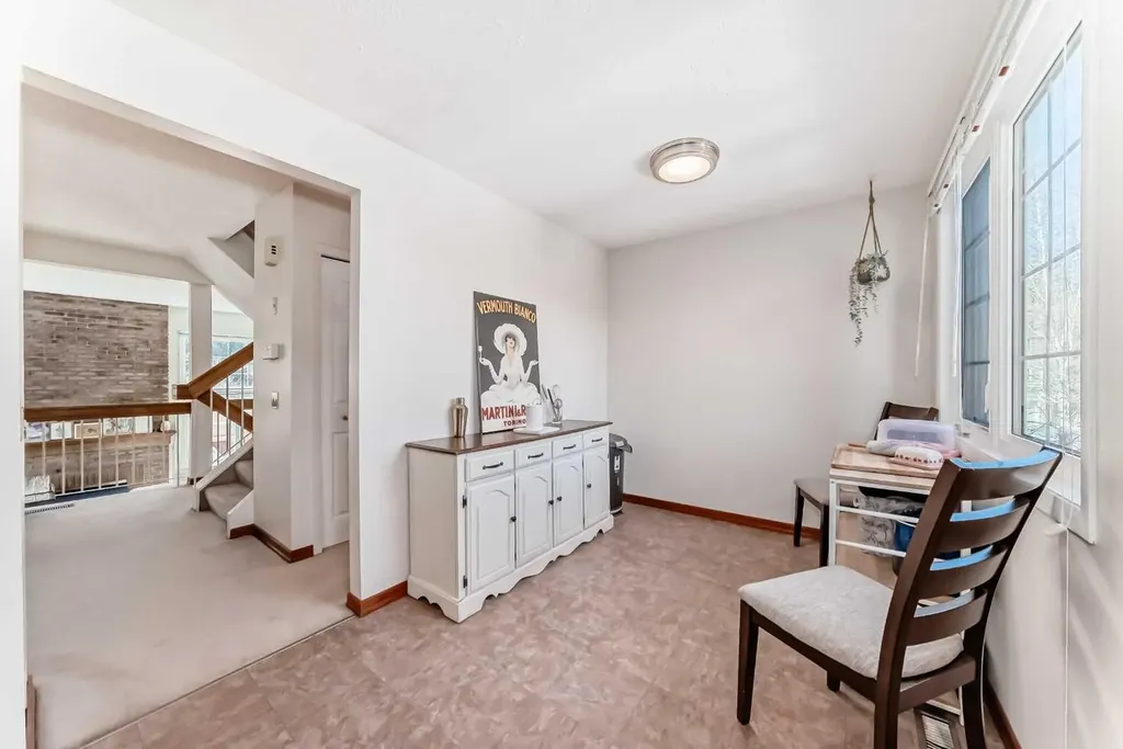 374 Point Mckay Gardens NW Calgary AB T3B 4V8