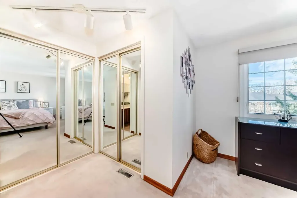 374 Point Mckay Gardens NW Calgary AB T3B 4V8