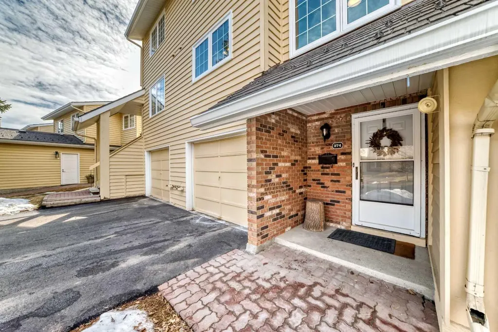 374 Point Mckay Gardens NW Calgary AB T3B 4V8