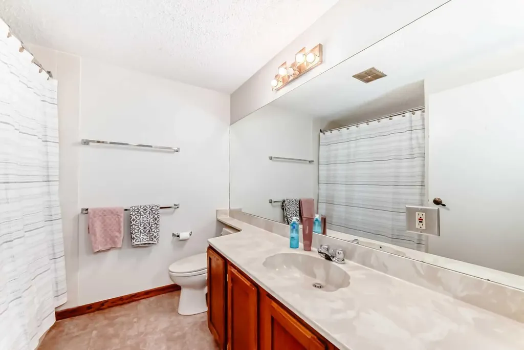374 Point Mckay Gardens NW Calgary AB T3B 4V8