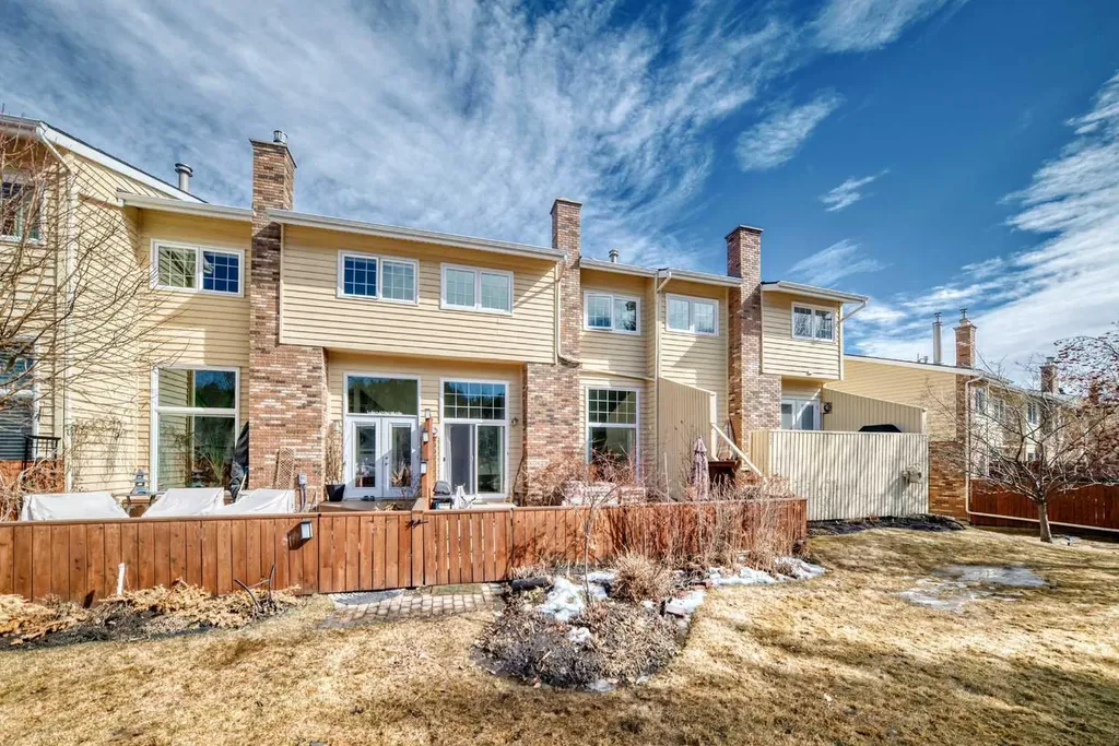 374 Point Mckay Gardens NW Calgary AB T3B 4V8