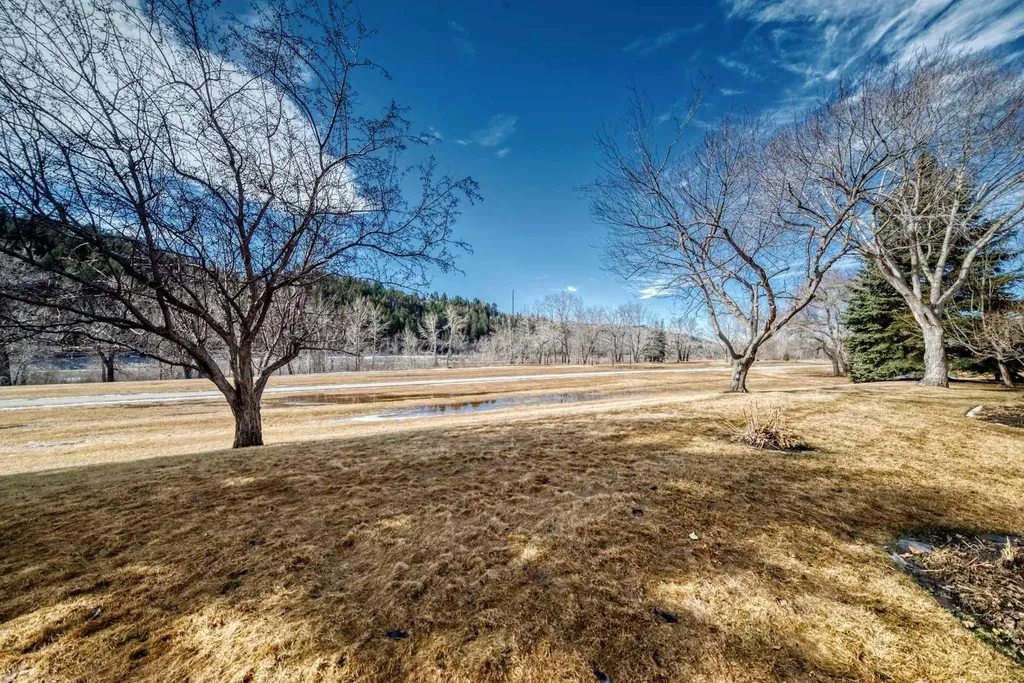 374 Point Mckay Gardens NW Calgary AB T3B 4V8