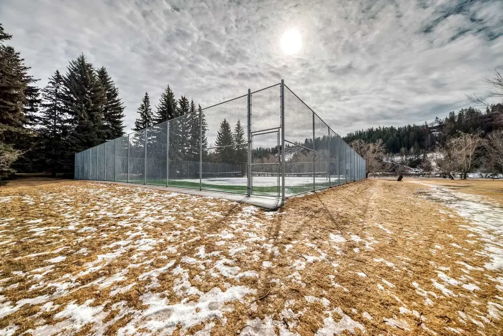 374 Point Mckay Gardens NW Calgary AB T3B 4V8