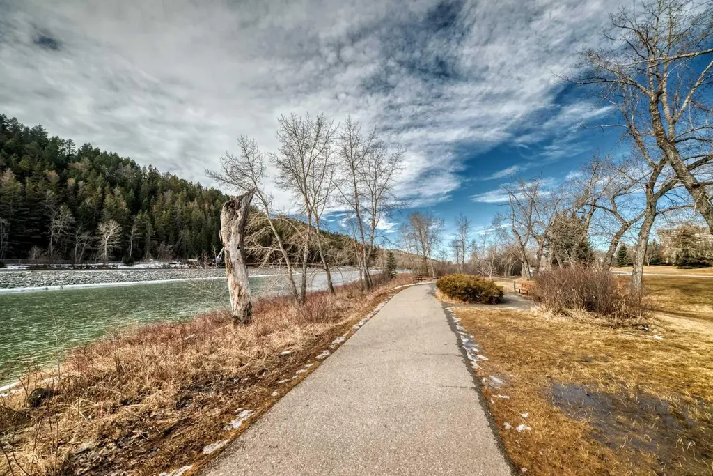 374 Point Mckay Gardens NW Calgary AB T3B 4V8