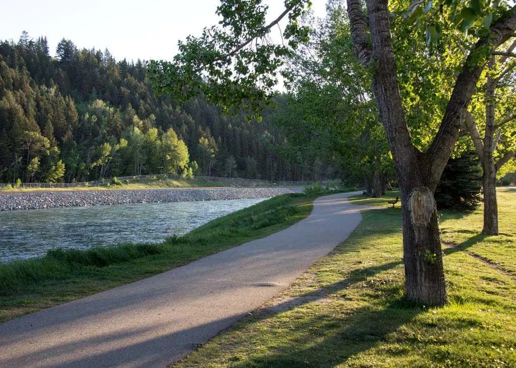 374 Point Mckay Gardens NW Calgary AB T3B 4V8
