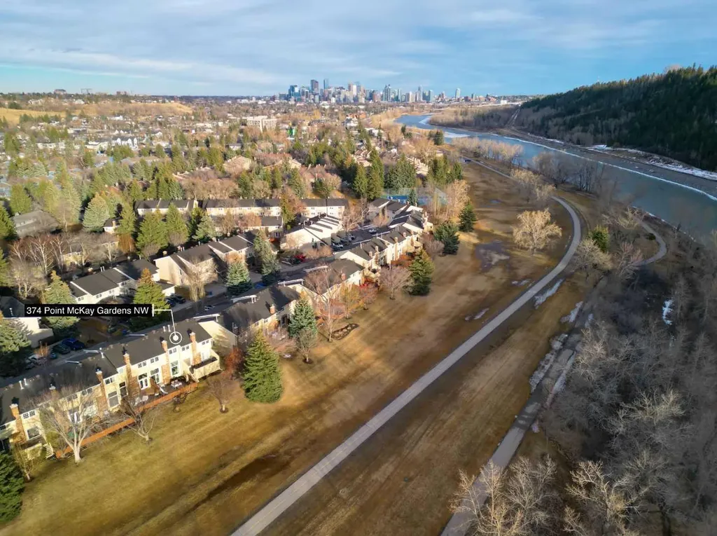 374 Point Mckay Gardens NW Calgary AB T3B 4V8