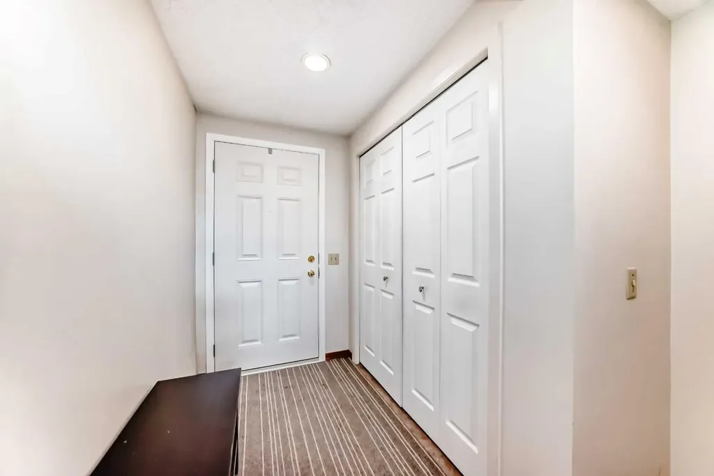 374 Point Mckay Gardens NW Calgary AB T3B 4V8