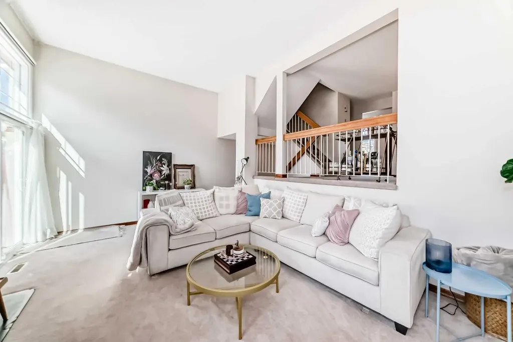 374 Point Mckay Gardens NW Calgary AB T3B 4V8
