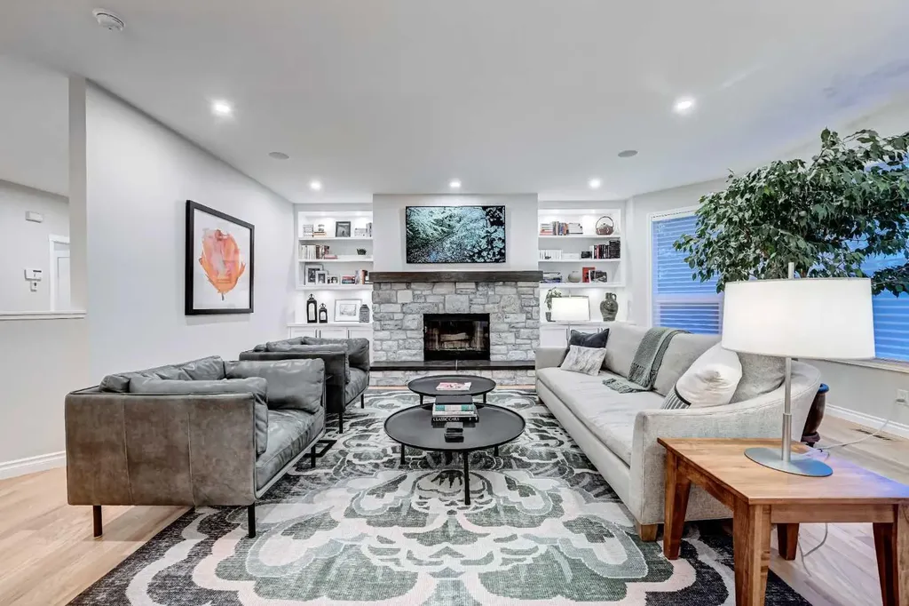 156 Christie Park View SW Calgary AB T3H 2Z5