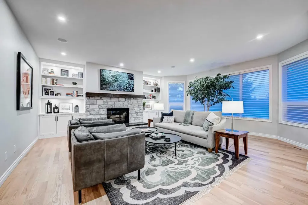 156 Christie Park View SW Calgary AB T3H 2Z5