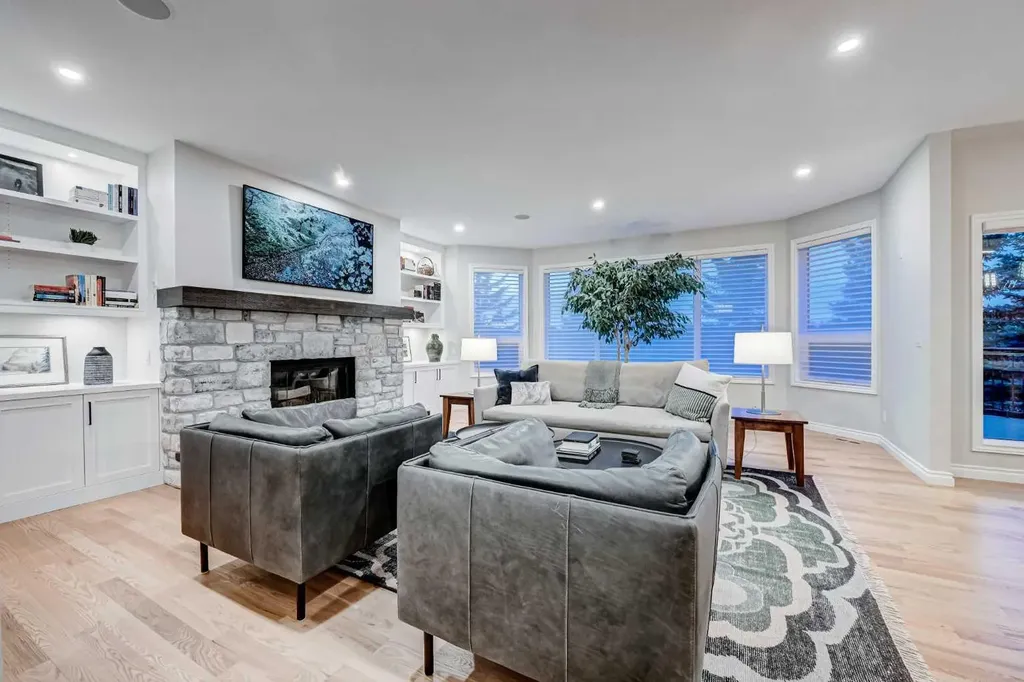 156 Christie Park View SW Calgary AB T3H 2Z5