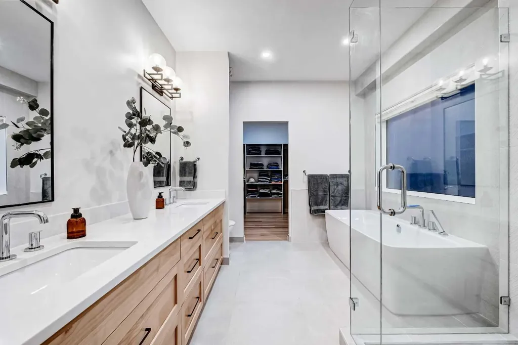 156 Christie Park View SW Calgary AB T3H 2Z5