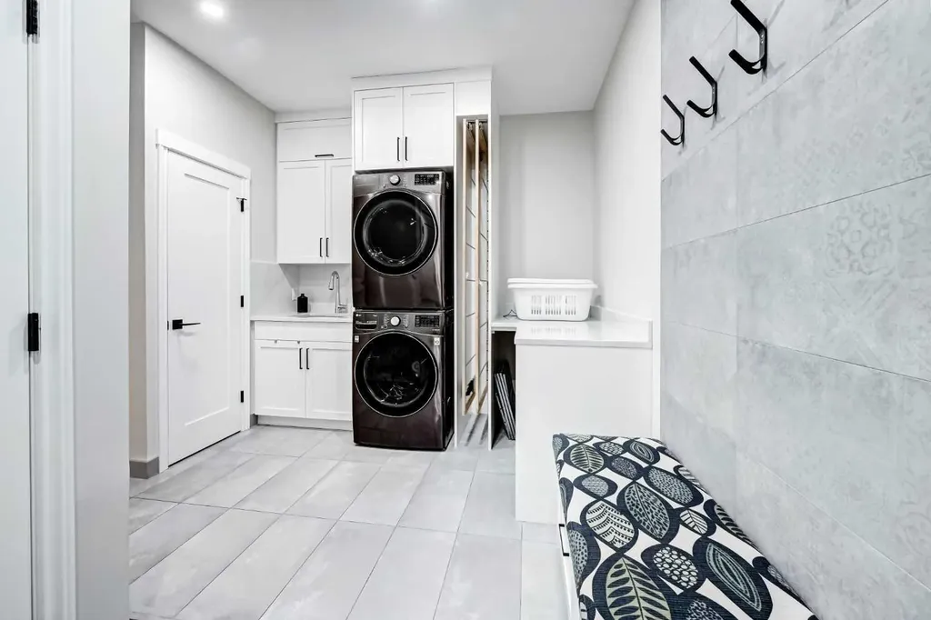 156 Christie Park View SW Calgary AB T3H 2Z5