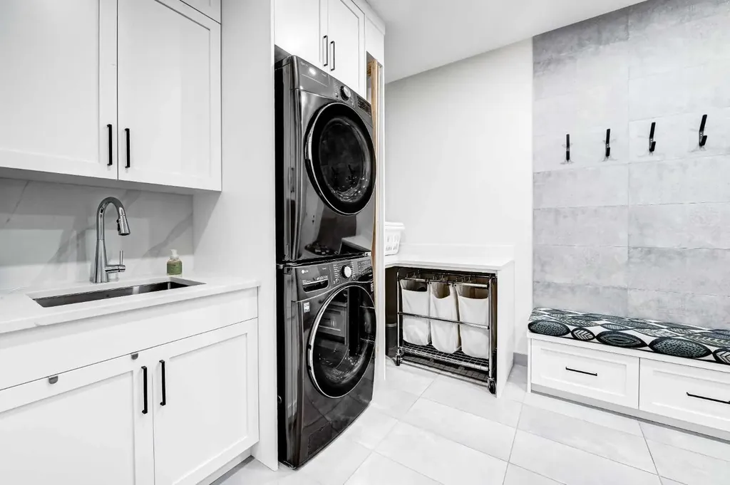 156 Christie Park View SW Calgary AB T3H 2Z5