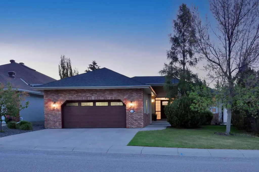 156 Christie Park View SW Calgary AB T3H 2Z5