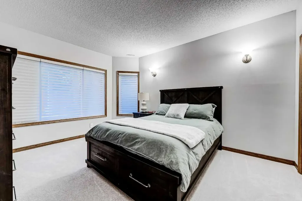 156 Christie Park View SW Calgary AB T3H 2Z5
