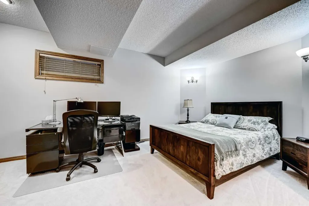 156 Christie Park View SW Calgary AB T3H 2Z5