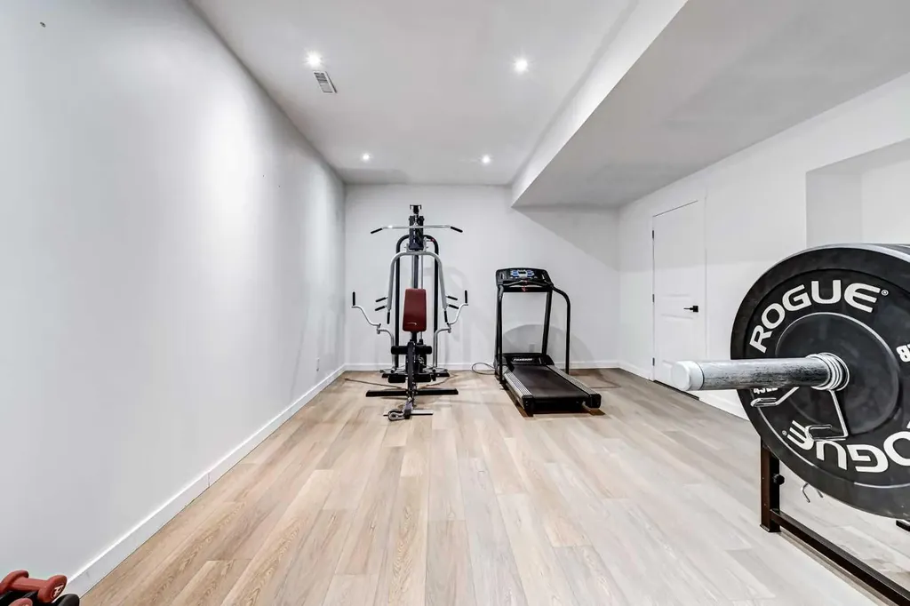 156 Christie Park View SW Calgary AB T3H 2Z5