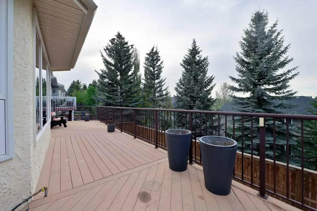 156 Christie Park View SW Calgary AB T3H 2Z5