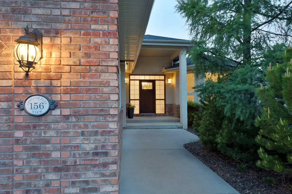 156 Christie Park View SW Calgary AB T3H 2Z5
