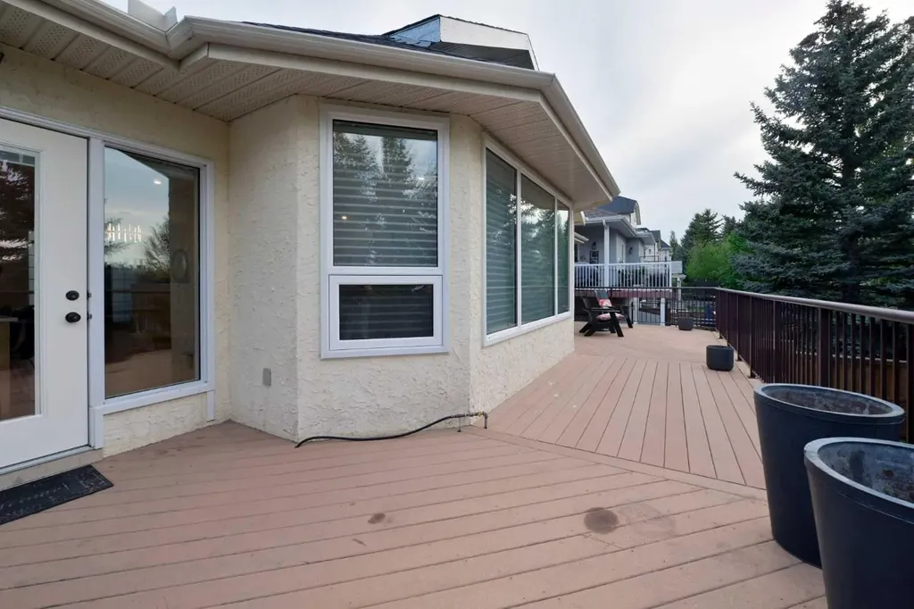 156 Christie Park View SW Calgary AB T3H 2Z5