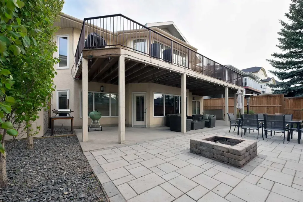 156 Christie Park View SW Calgary AB T3H 2Z5