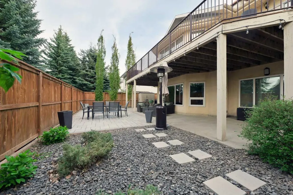 156 Christie Park View SW Calgary AB T3H 2Z5