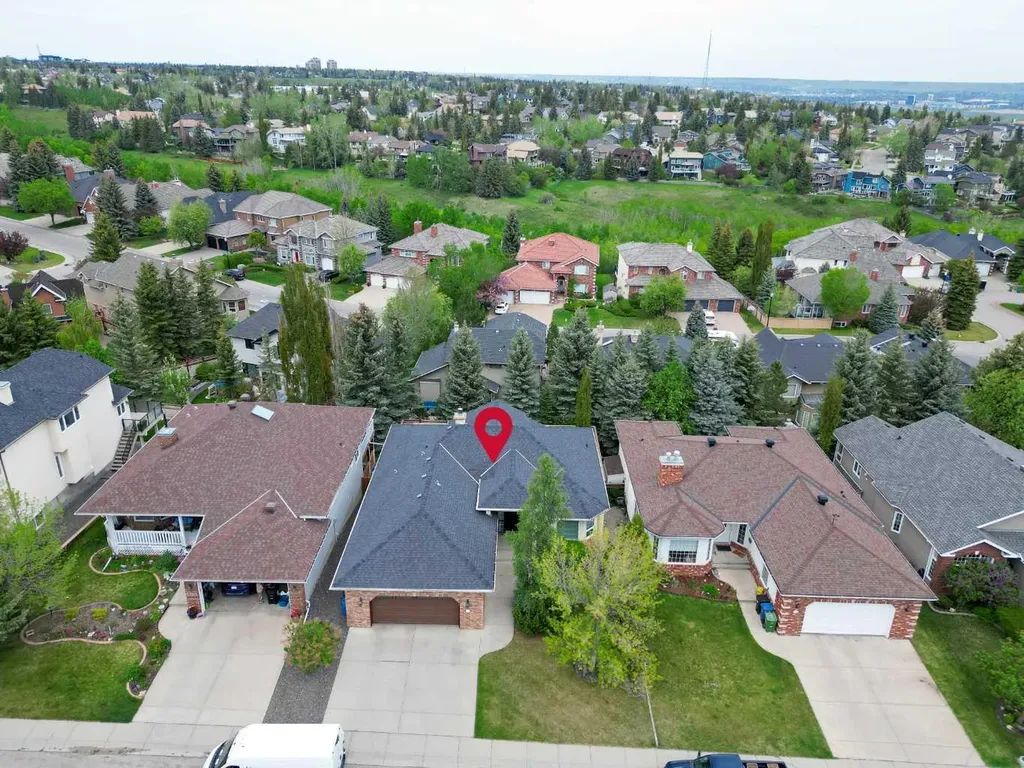 156 Christie Park View SW Calgary AB T3H 2Z5