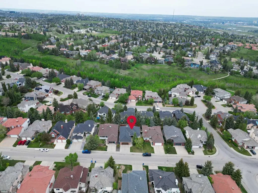 156 Christie Park View SW Calgary AB T3H 2Z5