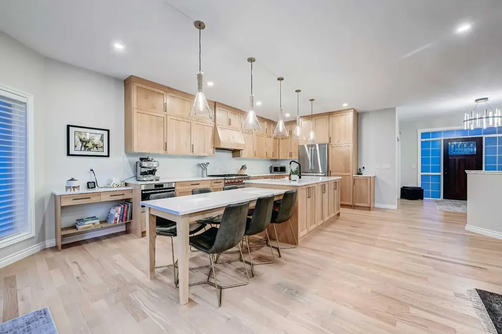 156 Christie Park View SW Calgary AB T3H 2Z5