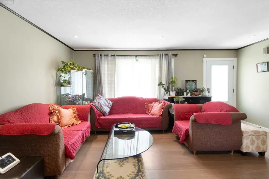 124 Maitland Drive NE Calgary AB T2A 5A5