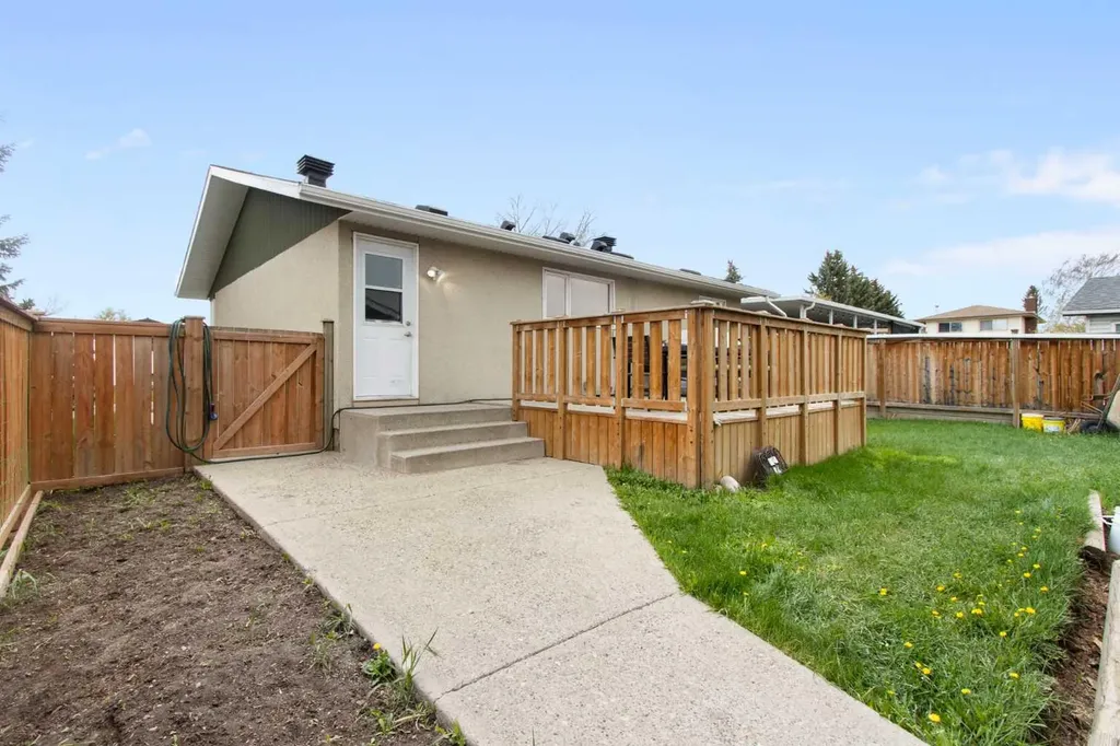 124 Maitland Drive NE Calgary AB T2A 5A5