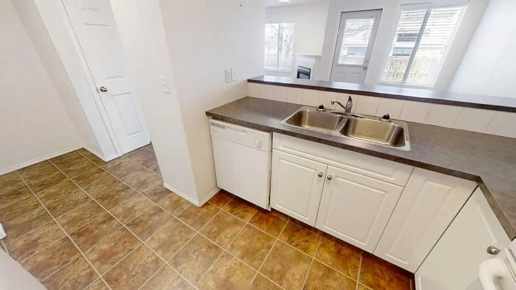 545 Highlands Boulevard W Lethbridge AB T1J 4V2