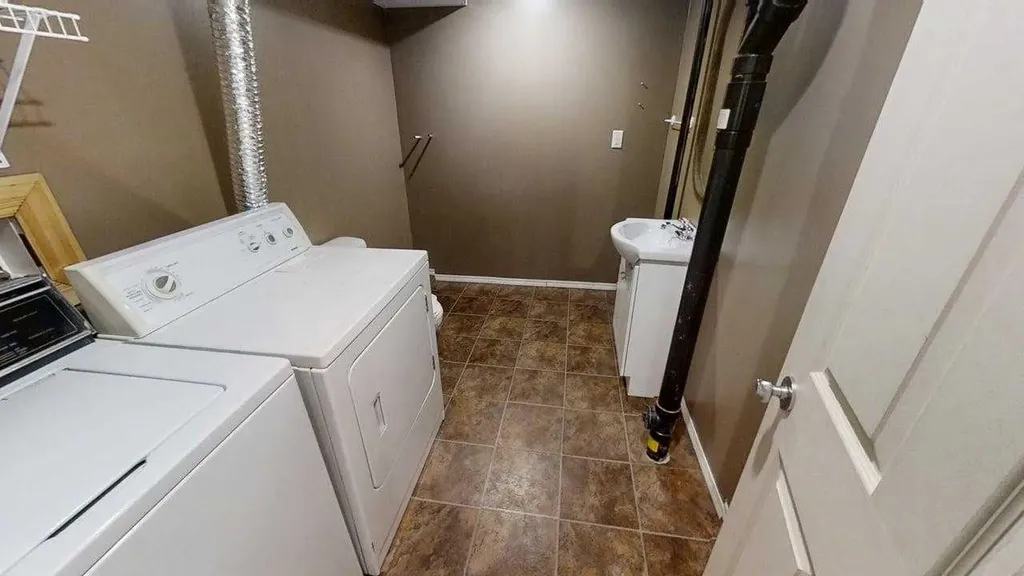 545 Highlands Boulevard W Lethbridge AB T1J 4V2