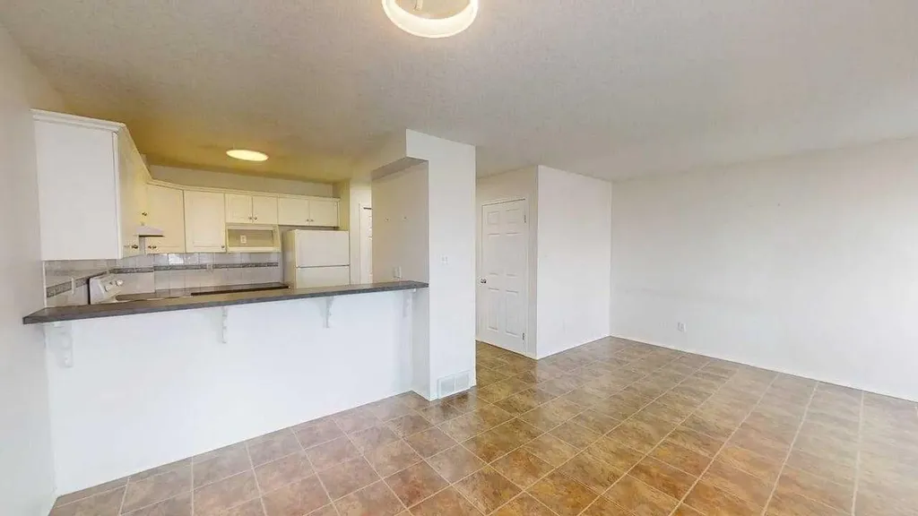 545 Highlands Boulevard W Lethbridge AB T1J 4V2