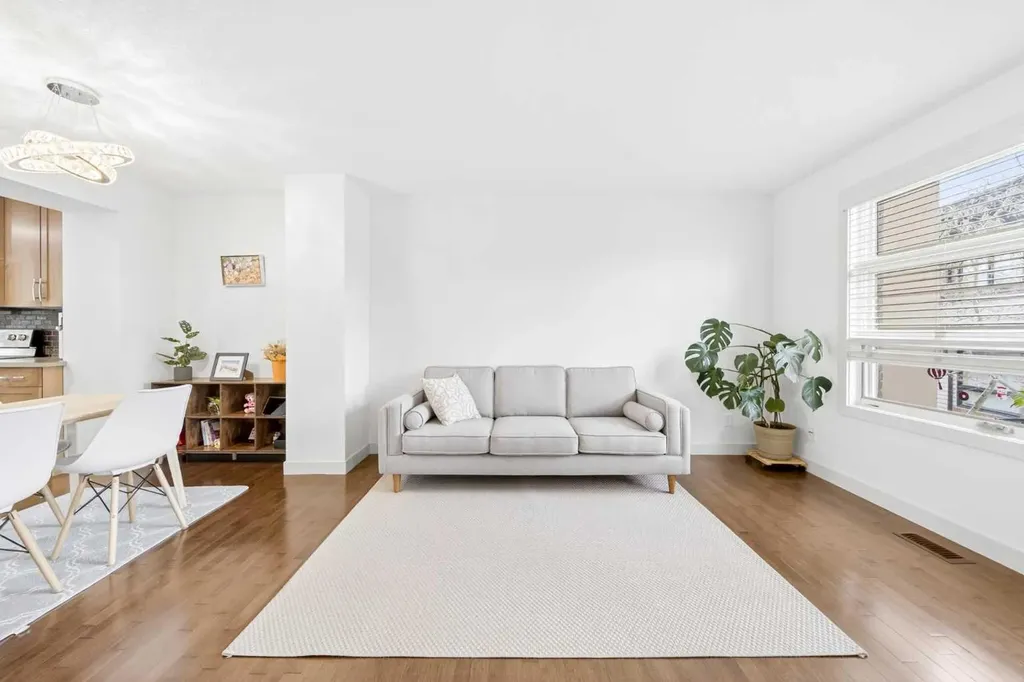 208 Aspen Hills Villas SW Calgary AB T3H0h8