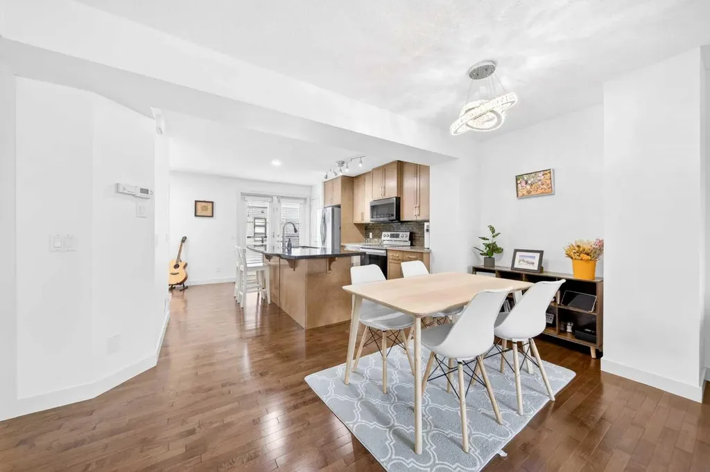 208 Aspen Hills Villas SW Calgary AB T3H0h8