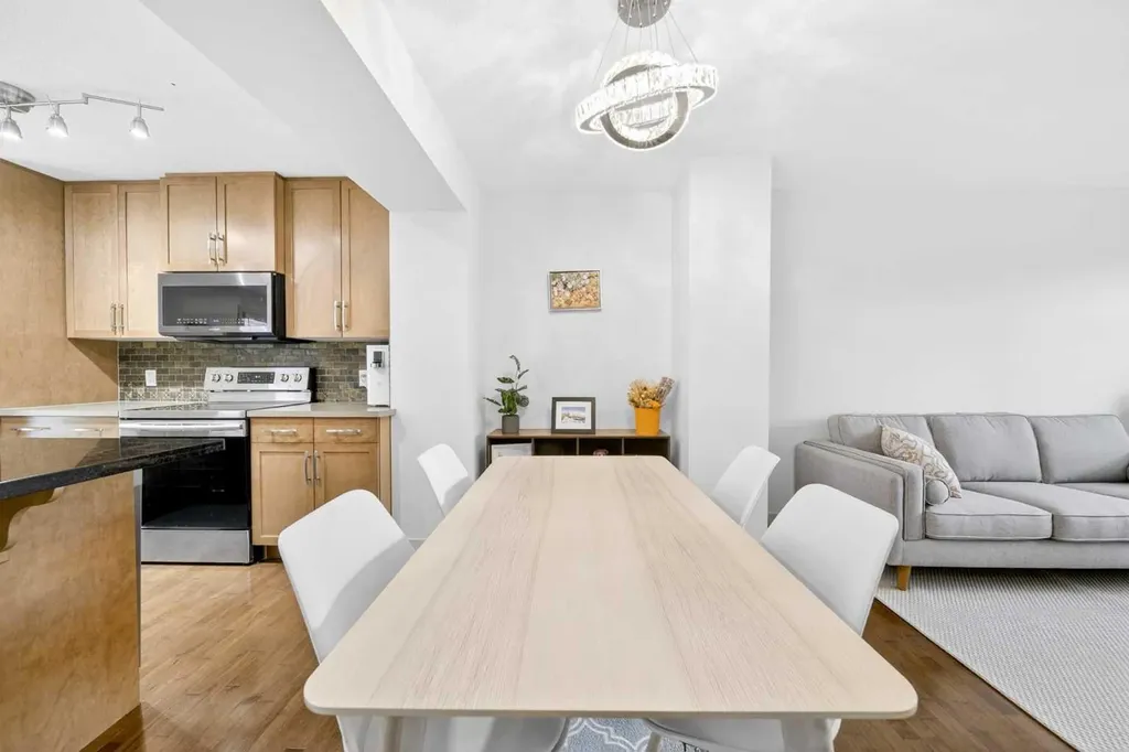 208 Aspen Hills Villas SW Calgary AB T3H0h8