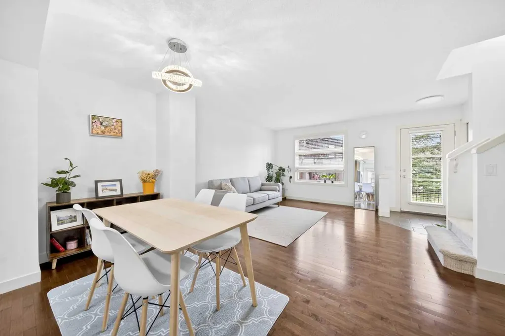 208 Aspen Hills Villas SW Calgary AB T3H0h8