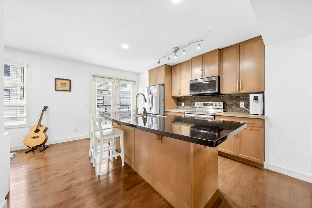208 Aspen Hills Villas SW Calgary AB T3H0h8