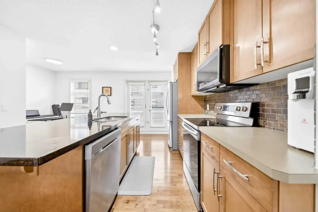 208 Aspen Hills Villas SW Calgary AB T3H0h8