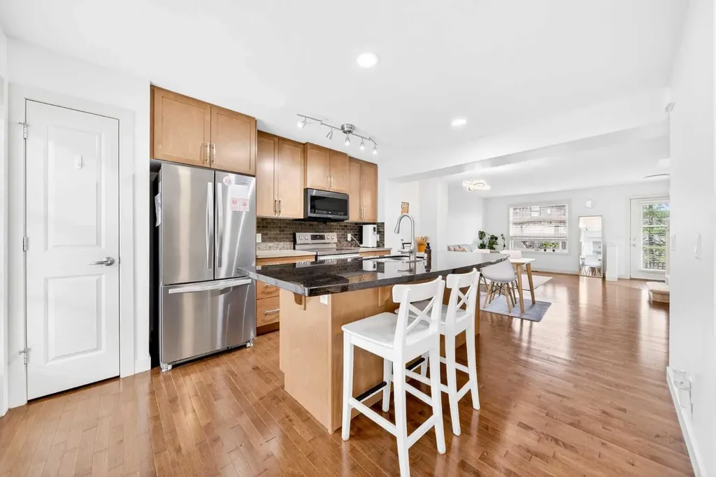 208 Aspen Hills Villas SW Calgary AB T3H0h8