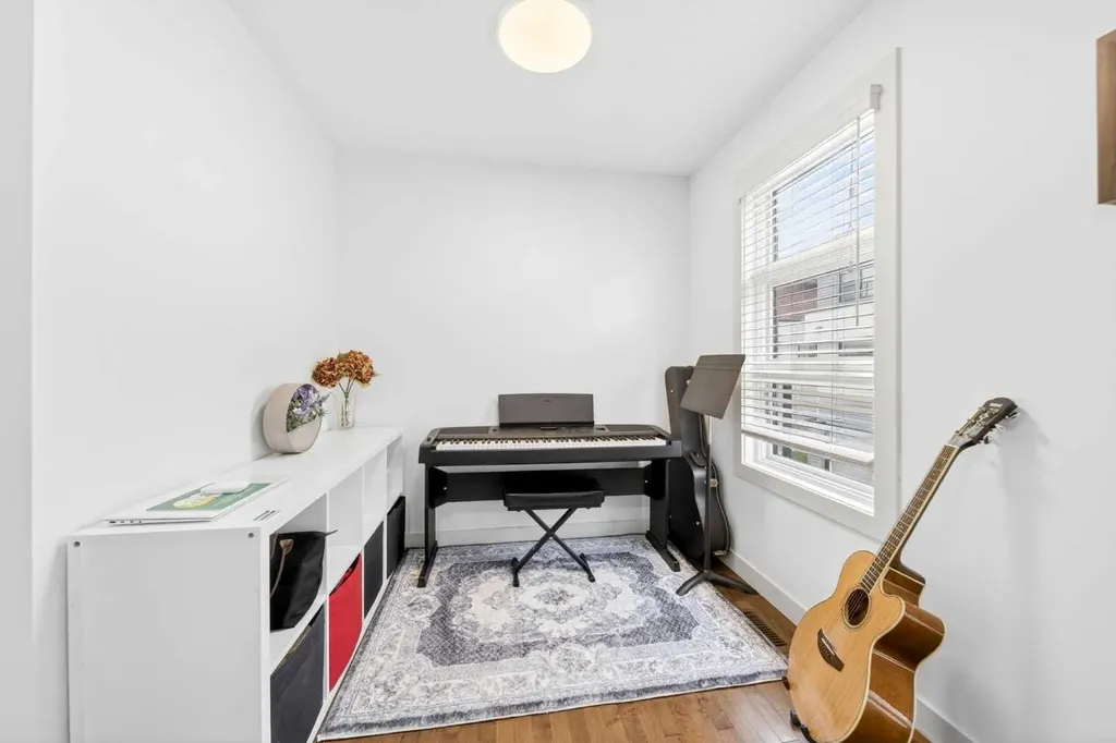 208 Aspen Hills Villas SW Calgary AB T3H0h8