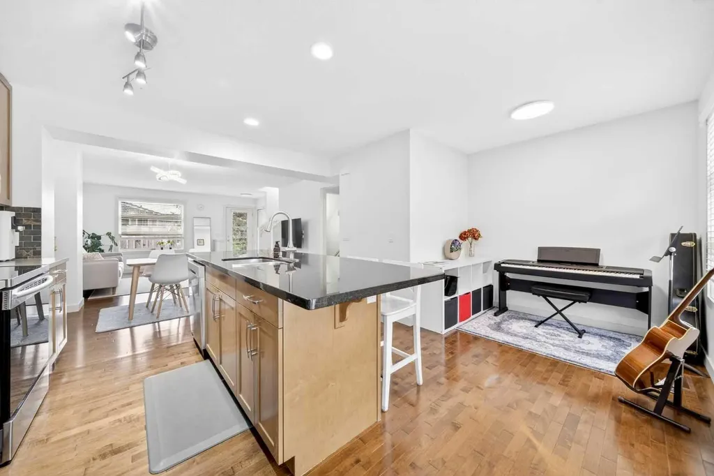 208 Aspen Hills Villas SW Calgary AB T3H0h8