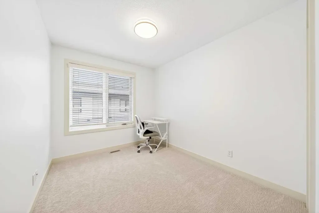 208 Aspen Hills Villas SW Calgary AB T3H0h8