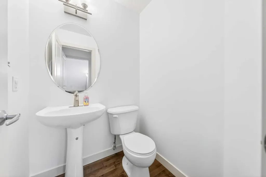 208 Aspen Hills Villas SW Calgary AB T3H0h8